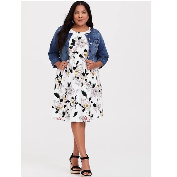 torrid Dresses & Skirts - NWT Torrid White Floral Textured Knit Skater Dress